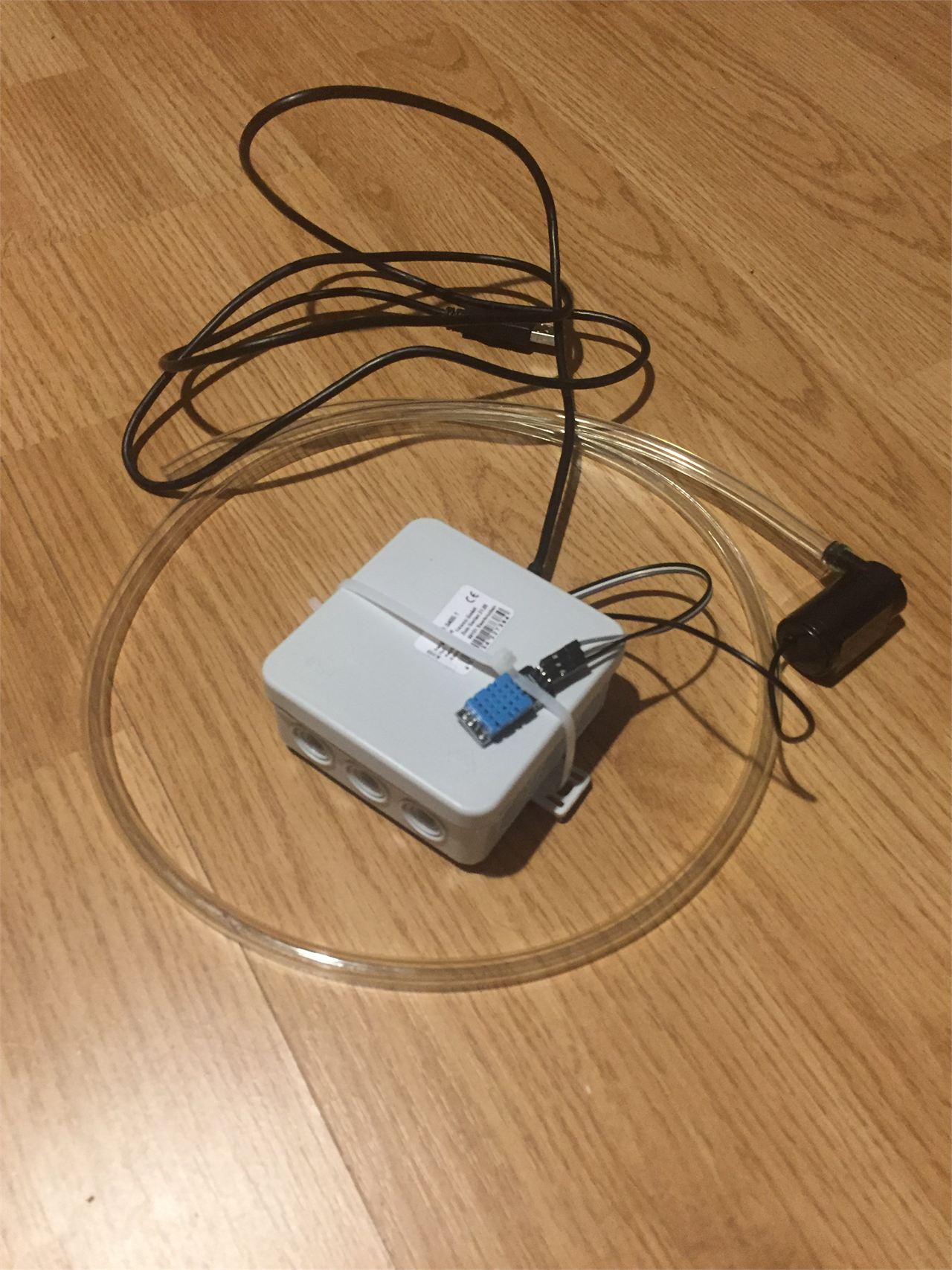 The electronics [to all detectives, the tube was later changed and was so short because I had used the pump in an older proje
