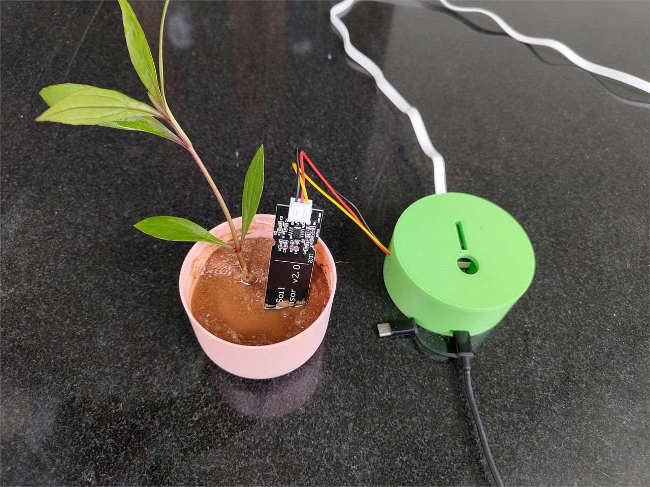 A simple SOIL MOISTURE LEVEL monitor