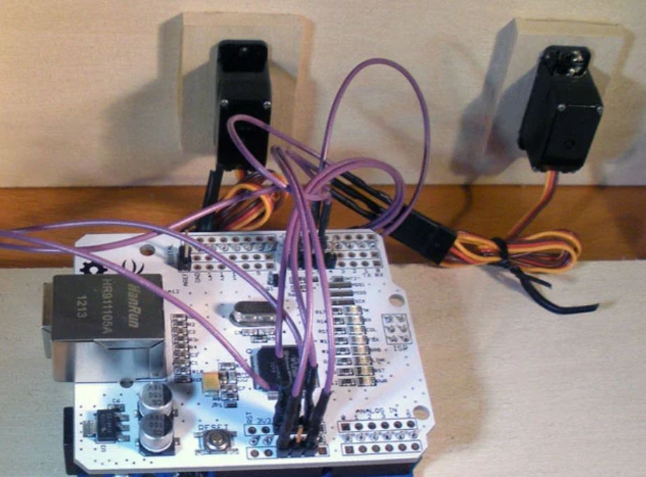 3. 핵심 구성: Arduino + Ethernet Shield + Servo 3개